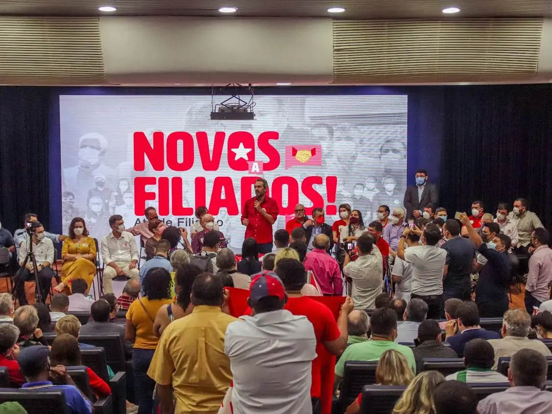 Imagem da notícia: Mesmo com Camilo pré-candidato, PT quer disputar vaga de vice na chapa governista no Ceará