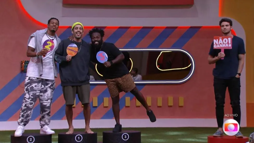 No pódio de Pedro Scooby, Paulo André está em 2º lugar e Douglas Silva em 3º
