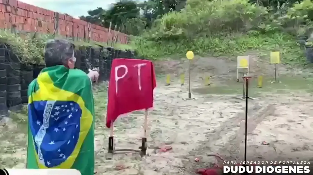 Imagem da notícia: Suplente de vereador em Fortaleza que fez vídeo atirando em bandeira do PT assumirá vaga na Câmara