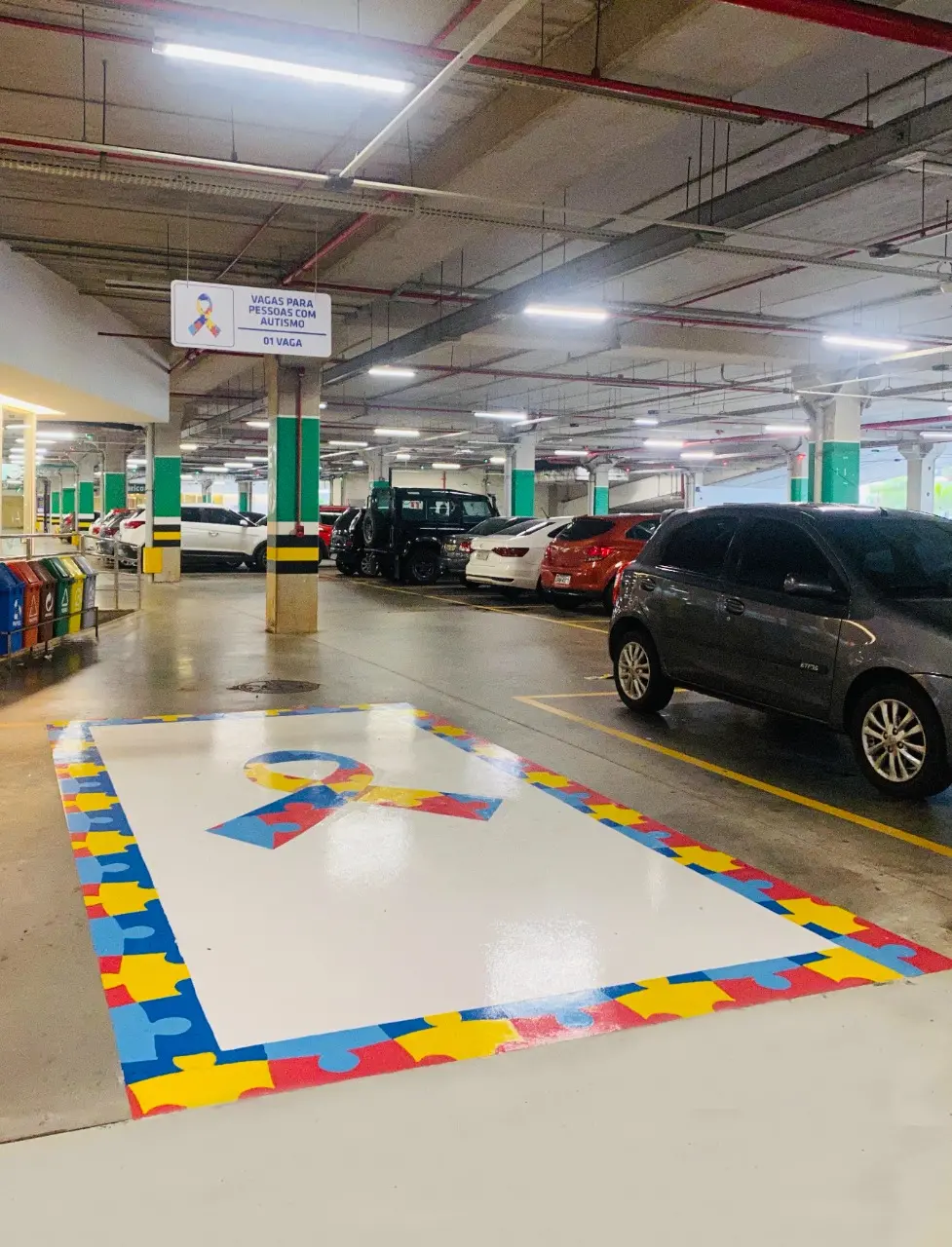 Imagem da notícia: Pessoas com autismo têm direito à vaga especial de estacionamento; saiba como fazer credencial