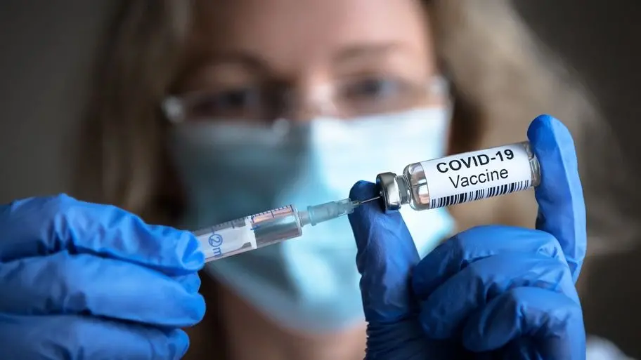 Imagem da notícia: Vacinas contra Covid-19 usadas no Brasil aumentam proteção em quem já teve a doença, diz Fiocruz