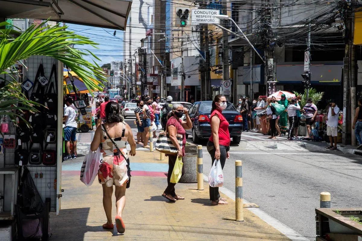 Imagem da notícia: Ceará prorroga decreto sem alterações e mantém medidas de combate à Covid até 17 de abril
