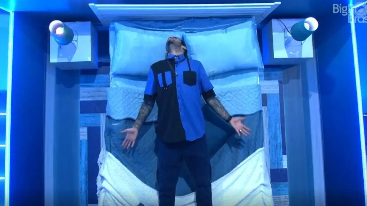 Imagem da notícia: Pedro Scooby simula cena de filme de terror em festa no BBB e diverte web; veja reações