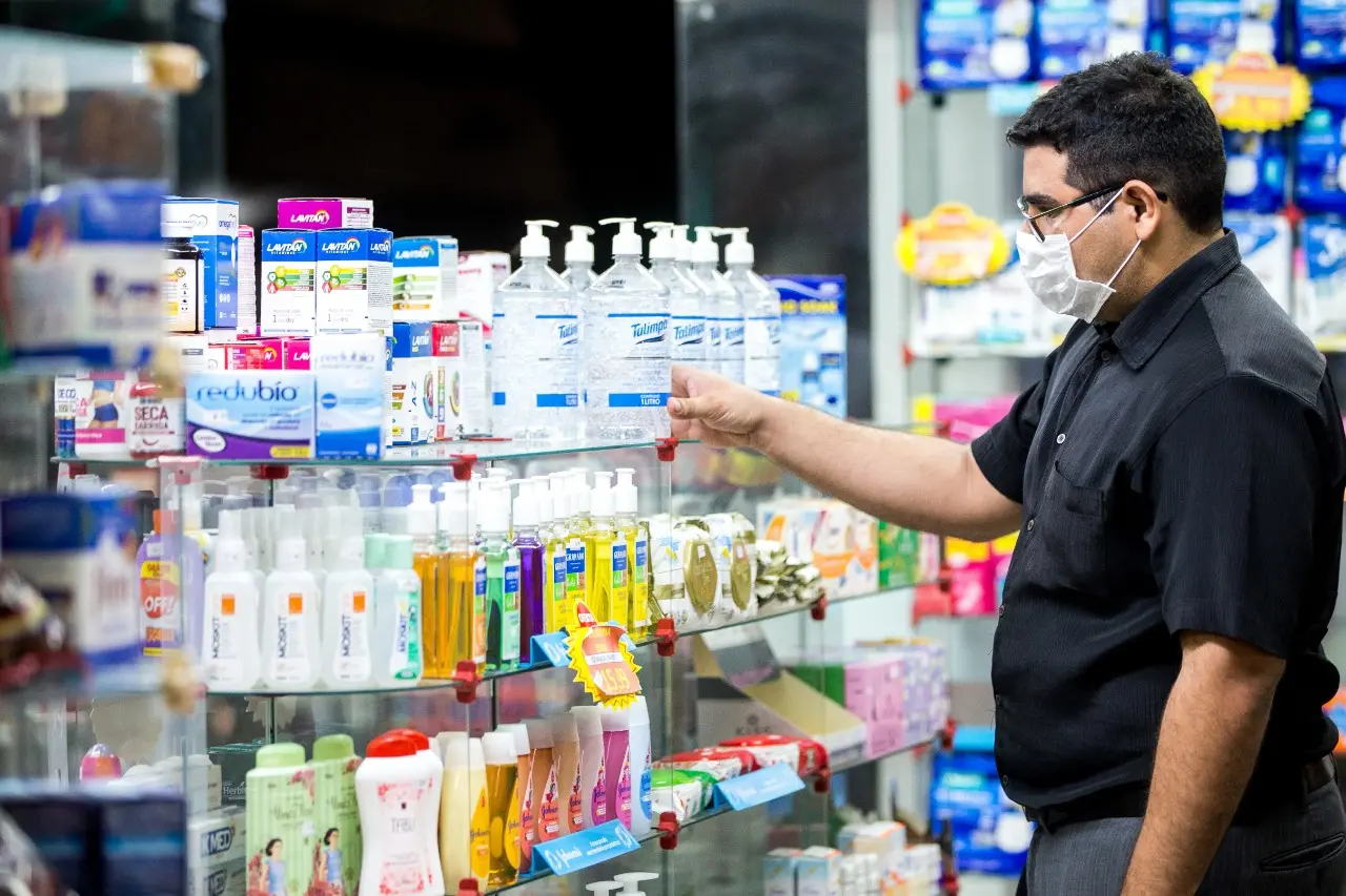 Imagem da notícia: Como economizar após alta de até 10,89% no preço dos remédios? Veja dicas
