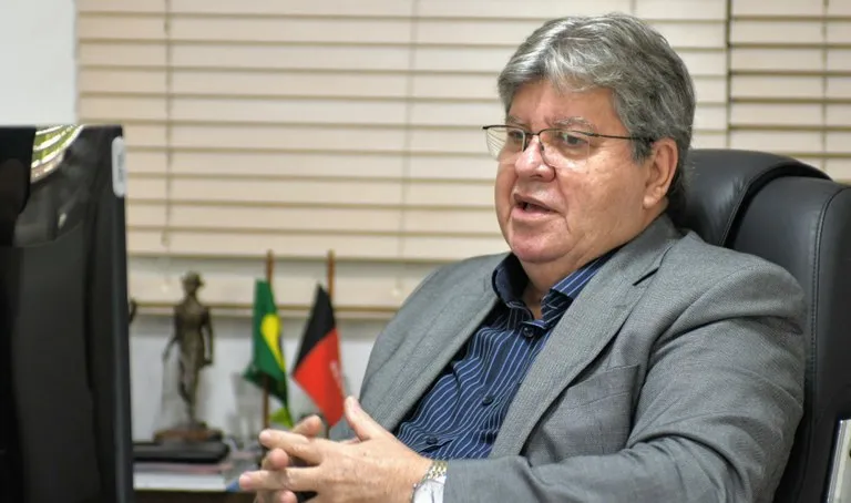 João Azevêdo disputará reeleição