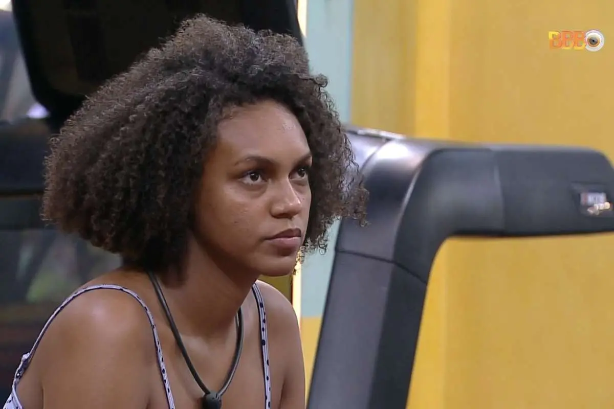 Imagem da notícia: Jessilane vê boneco de Arthur na academia do BBB 22 e desconfia: 'é paredão falso!'
