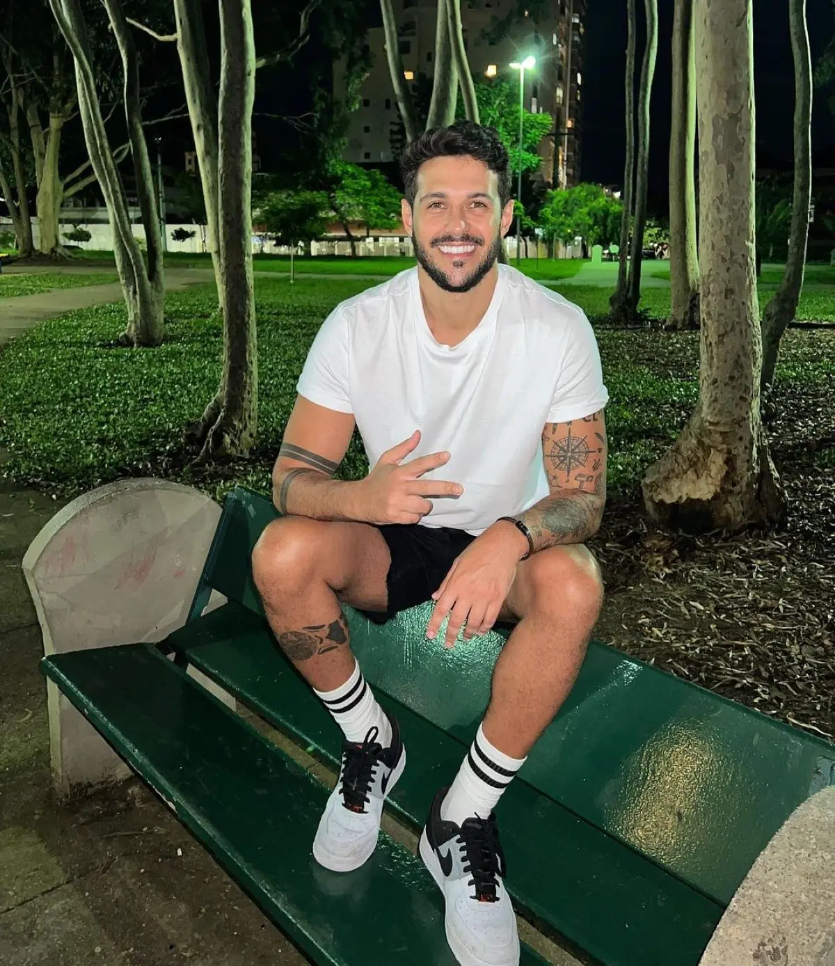Imagem da notícia: Estado de saúde de Rodrigo Mussi segue evoluindo; ex-BBB passará por cirurgia na perna
