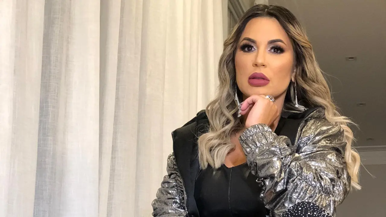 Imagem da notícia: Deolane Bezerra procurou mulher de personal antes de rebater morador de rua