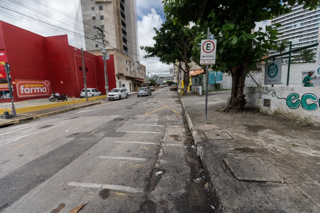 Pontos de mototáxi vazios são imagem frequente em Fortaleza, com exceção do Centro da cidade