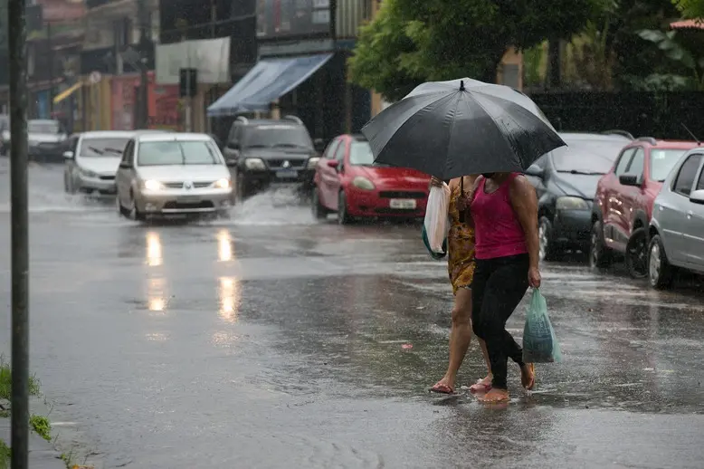 Imagem da notícia: Em apenas 8 dias, Fortaleza já registra mais chuva que todo abril do ano passado