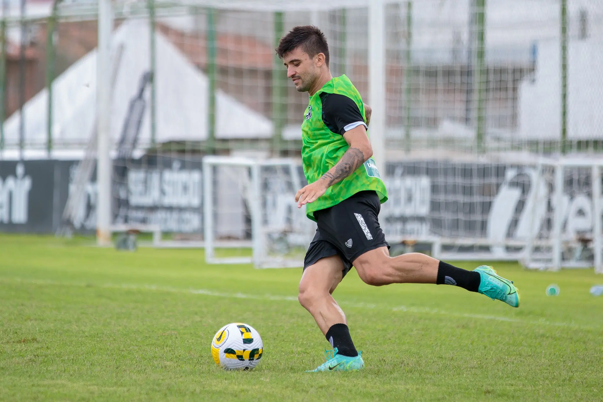 Imagem da notícia: Ceará divulga boletim médico com Victor Luís e Dentinho; veja desfalques contra Palmeiras