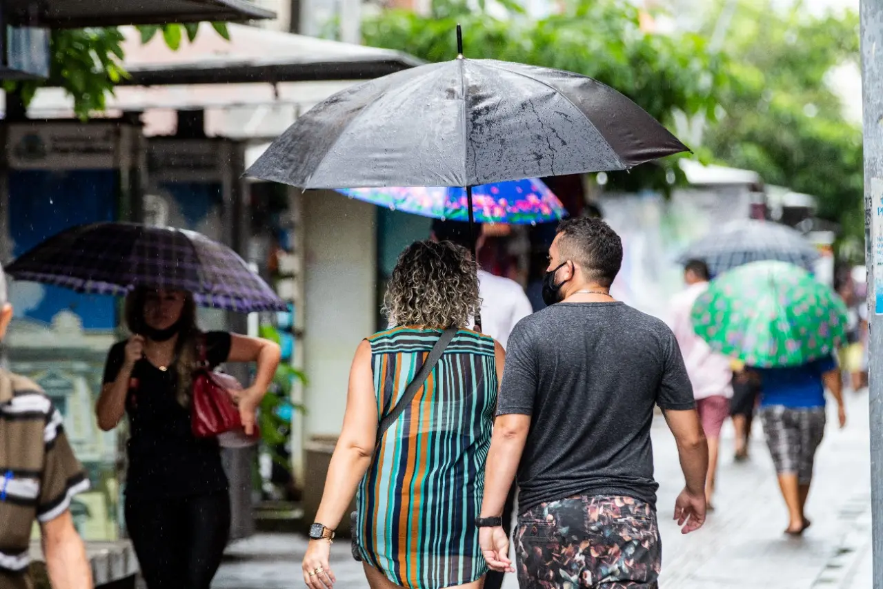 Imagem da notícia: Chove há 40 dias consecutivos na Capital cearense; veja os dias com maior e menor volumes 