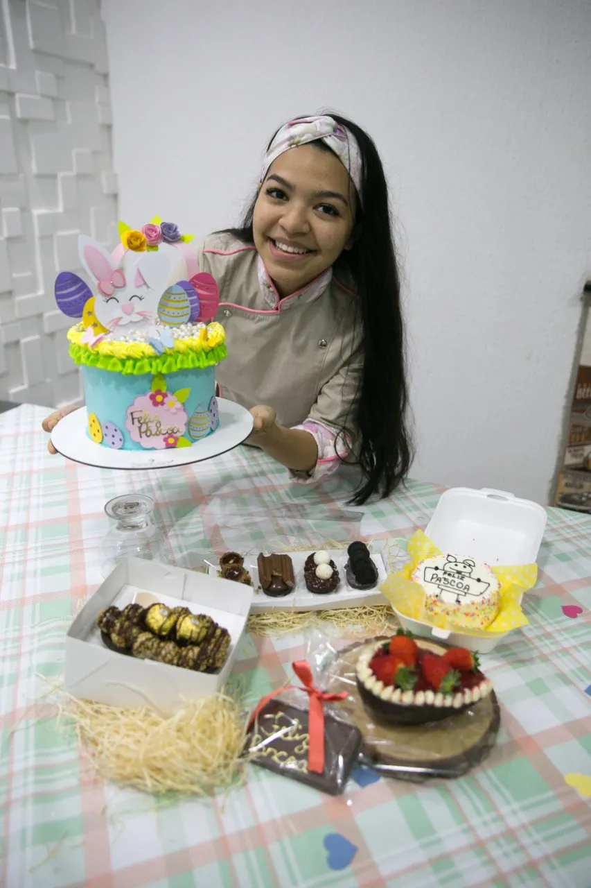 Fernanda encontrou na confeitaria um meio de sustento