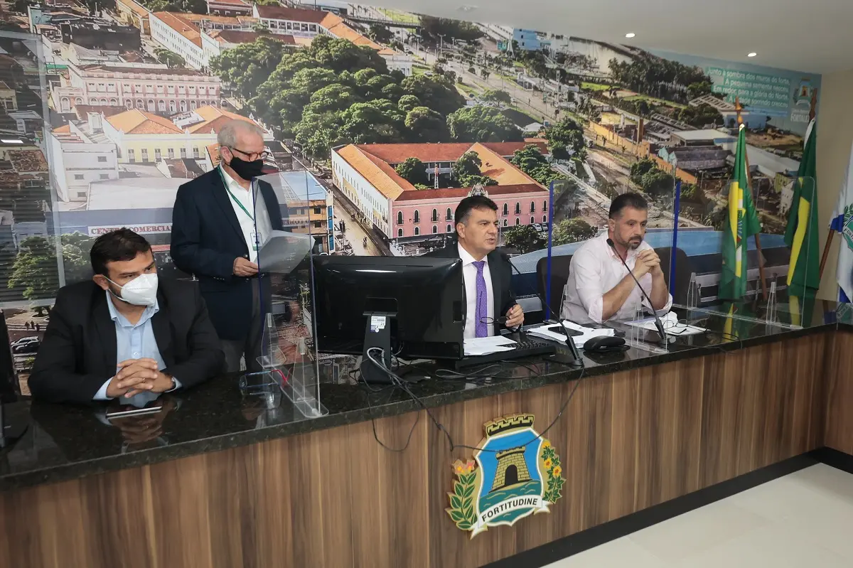 Imagem da notícia: Conselho de Ética da Câmara de Fortaleza arquiva pedido de cassação de Ronivaldo Maia