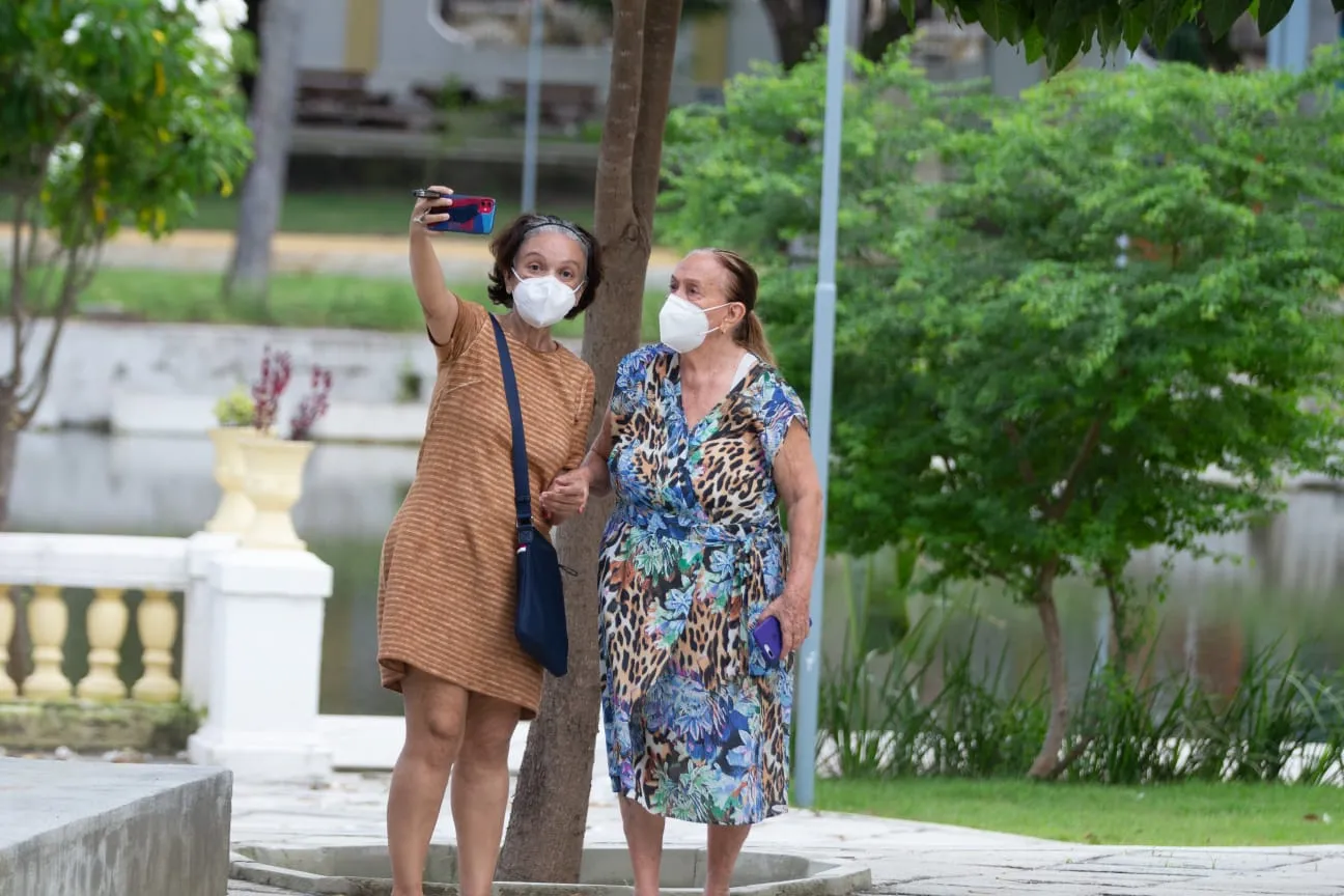 Lazer ao ar livre faz parte da programação de crianças a idosos nos espaços reformados durante a pandemia