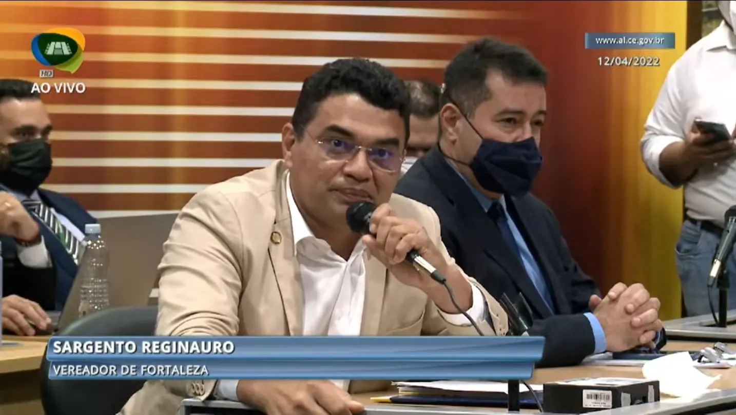 Imagem da notícia: Reginauro leva batalhão de apoiadores para depoimento à CPI sobre motim; veja vídeo