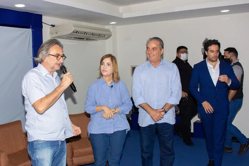 Acilon durante lançamento da pré-campanha de Mayra Pinheiro