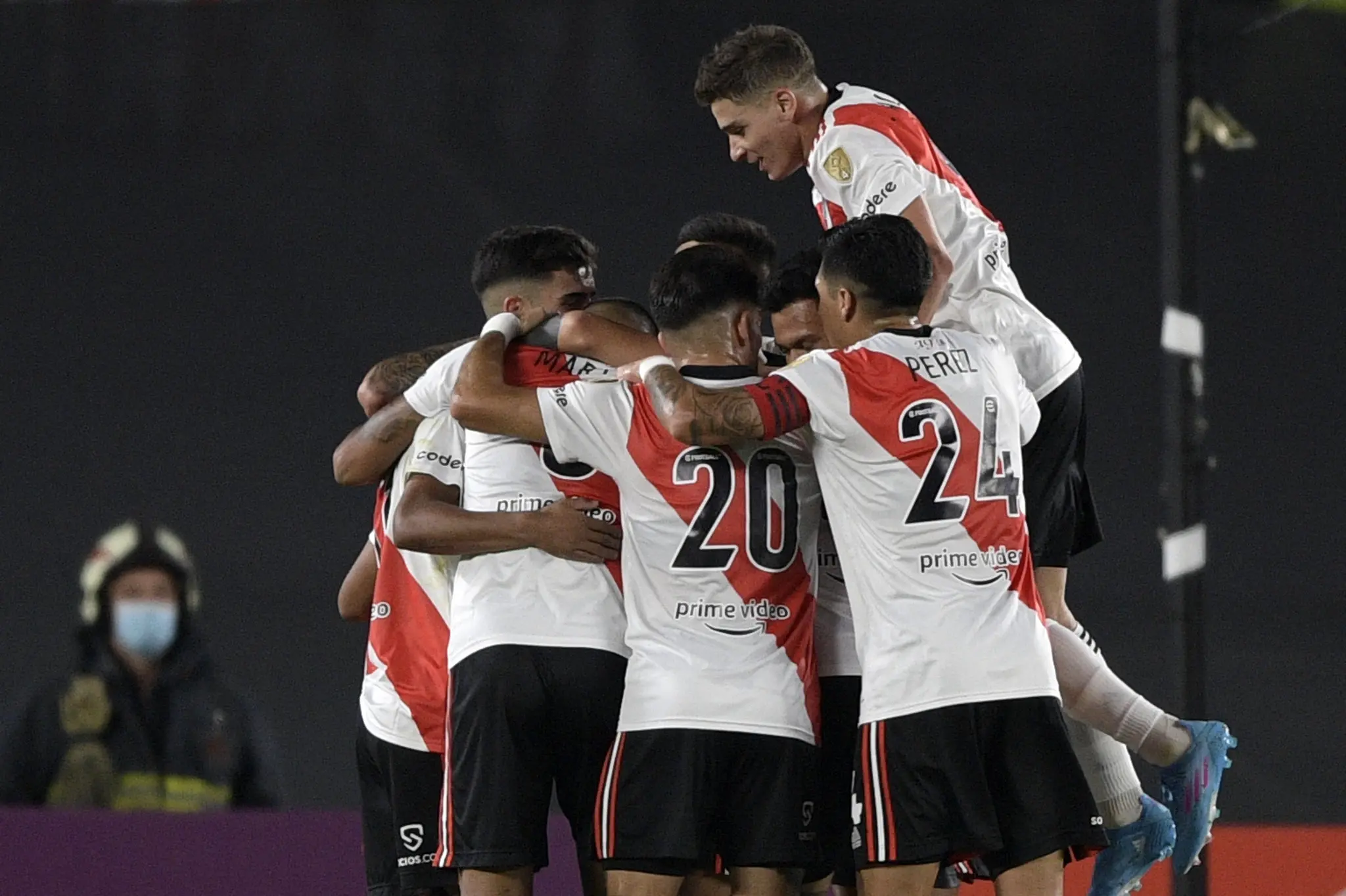 Imagem da notícia: River Plate vence Fortaleza no Monumental de Núñez pela 2ª rodada da Libertadores
