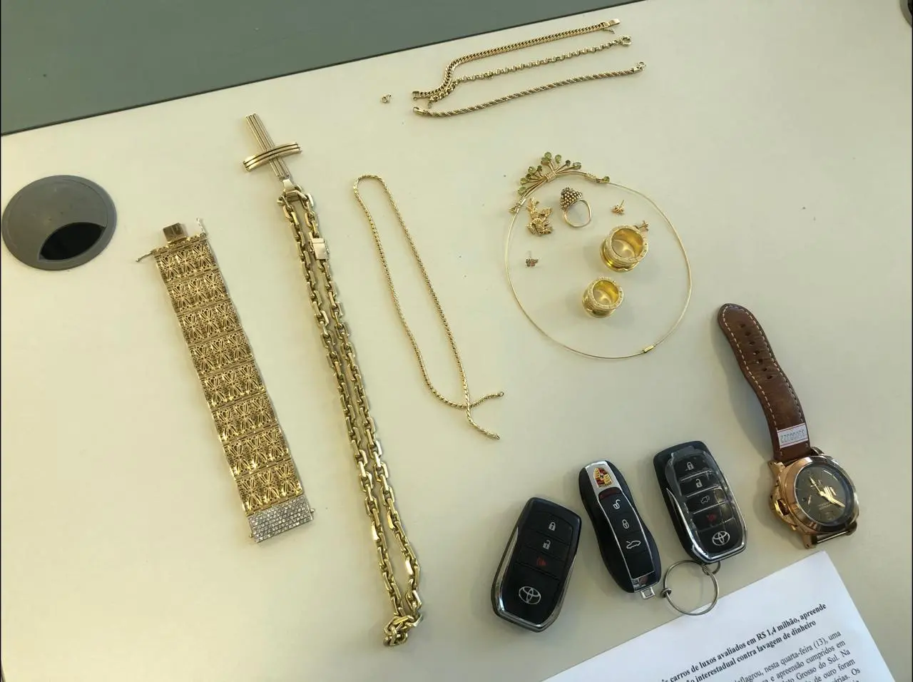 Imagem da notícia: Preso com ouro e carros de luxo no Ceará vendia drogas 'puras' da Bolívia e Paraguai para a Europa