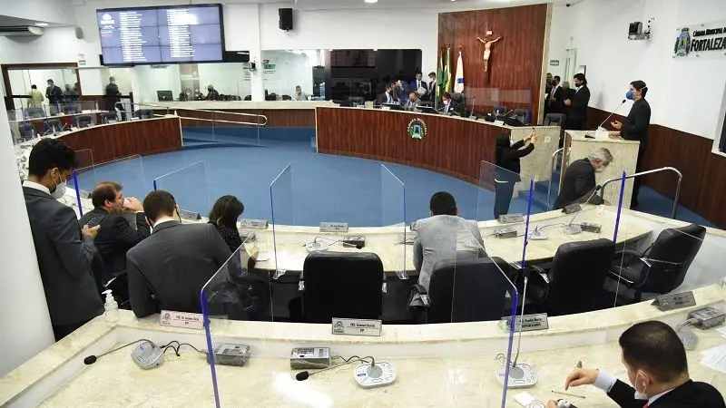 Imagem da notícia: Parlamentares da base e oposição comemoram fim da obrigatoriedade do uso de máscaras no Ceará