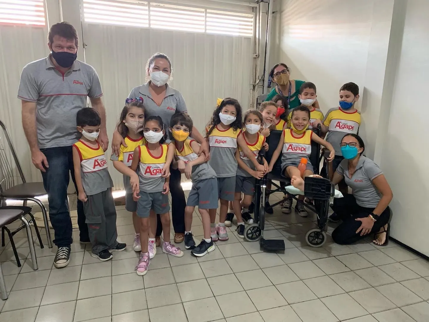 Turma do 1º ano do ensino fundamental teve um dia de aula na casa do colega