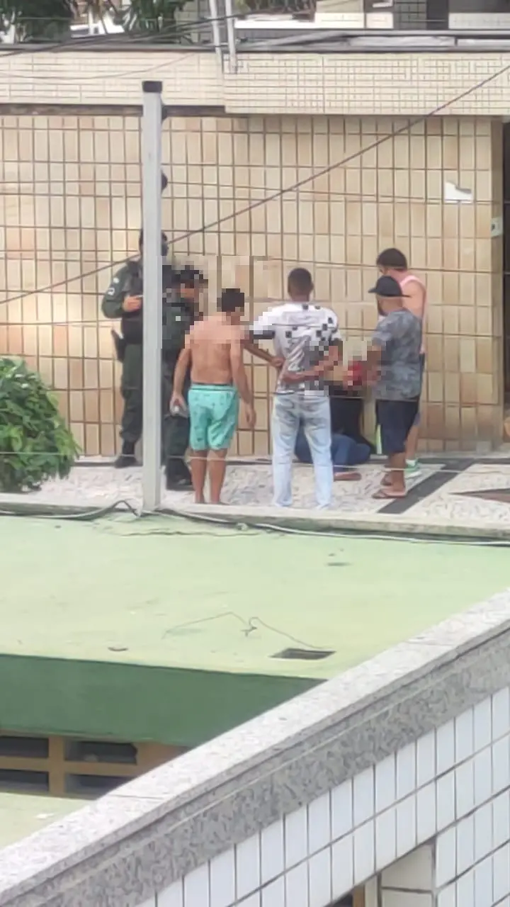 Imagem da notícia: Acusado de roubar celular, homem sofre tentativa de linchamento em Fortaleza