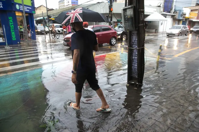 Imagem da notícia: Cidades cearenses têm novo alerta para chuvas e ventanias fortes; veja lista 