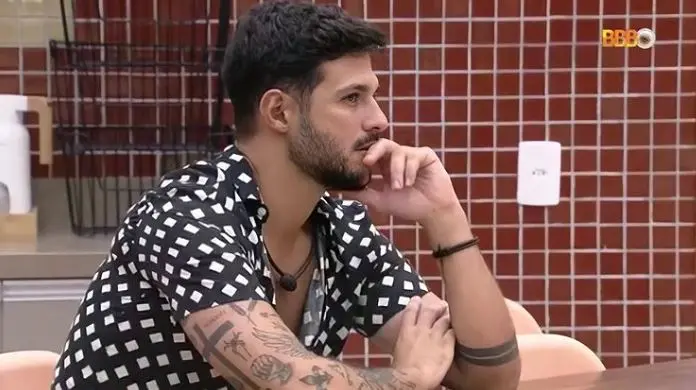 Imagem da notícia: Ex-BBB Rodrigo Mussi recebe sedação após tentar se levantar e 'ir embora', relata irmão