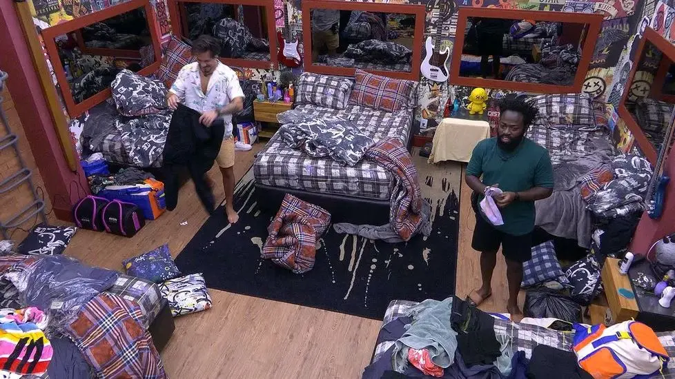 Imagem da notícia: Brothers se assustam com pedidos de 'malas na despensa' no BBB 22: 'será que a final é antes?'
