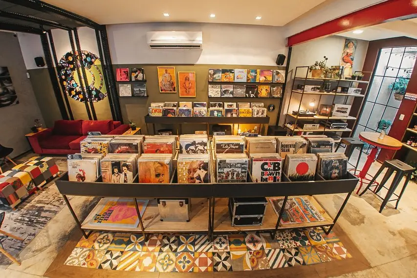 Imagem da notícia: Dia do disco: um guia de onde comprar e ouvir LPs em Fortaleza   