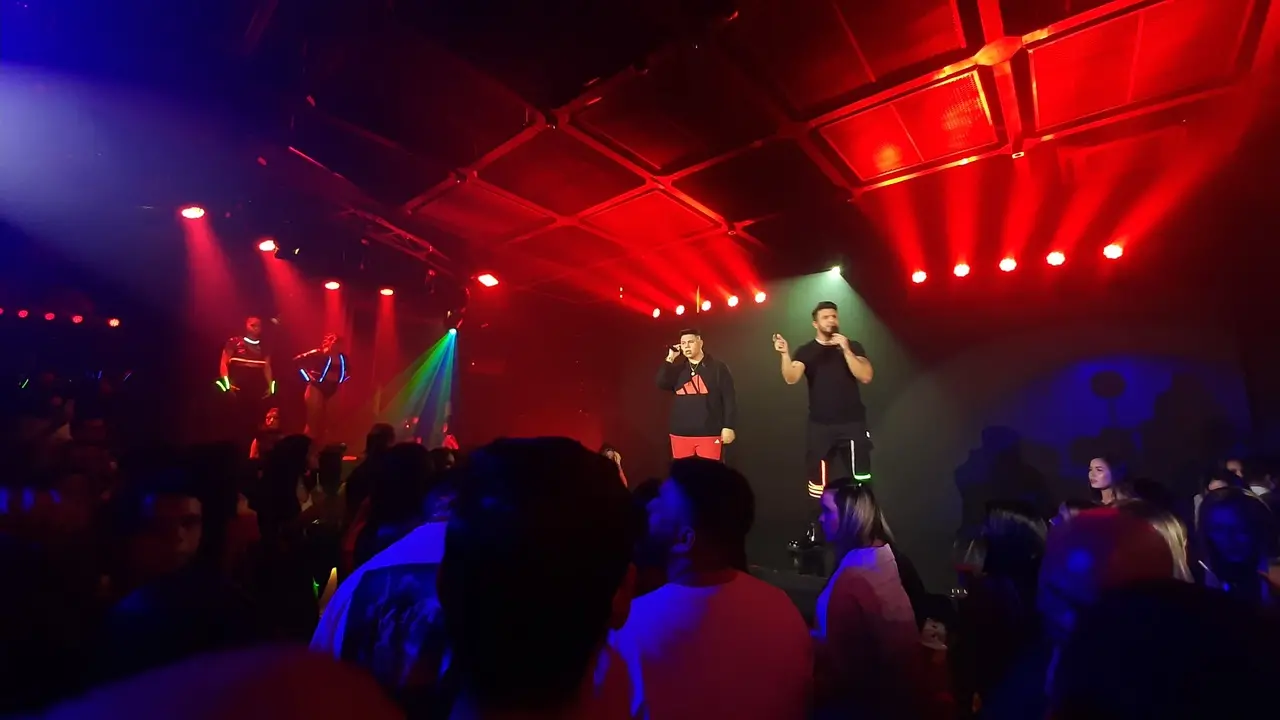 Imagem da notícia: Avine Vinny grava feats com Rogerinho, Mari Fernandez e VMZ em Fortaleza; Tiktok é alvo de cantor