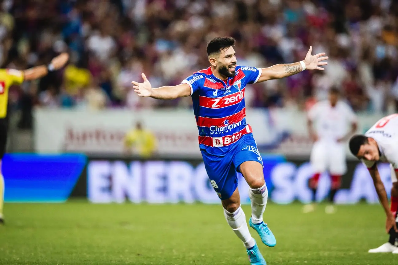 Imagem da notícia: Análise: Fortaleza joga bem e, em noite de Romero, encaminha classificação contra um frágil Vitória