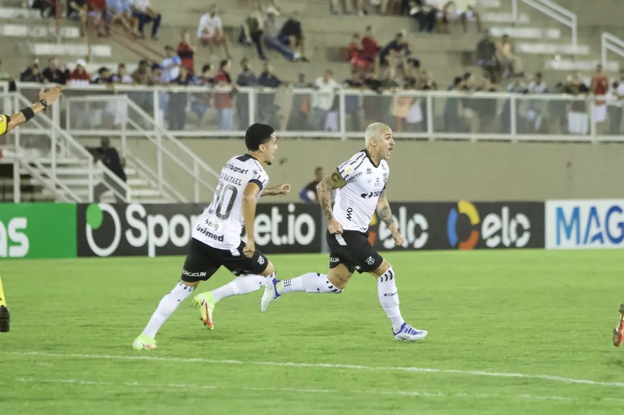 Imagem da notícia: Ceará vence Tombense por 2 a 0 fora de casa e abre vantagem na 3ª Fase da Copa do Brasil