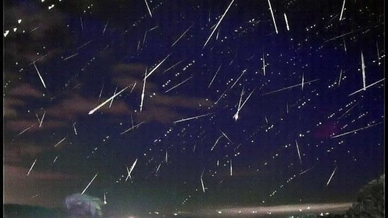 Imagem da notícia: Chuva de meteoros terá pico neste feriado de Tiradentes; veja como acompanhar o fenômeno 