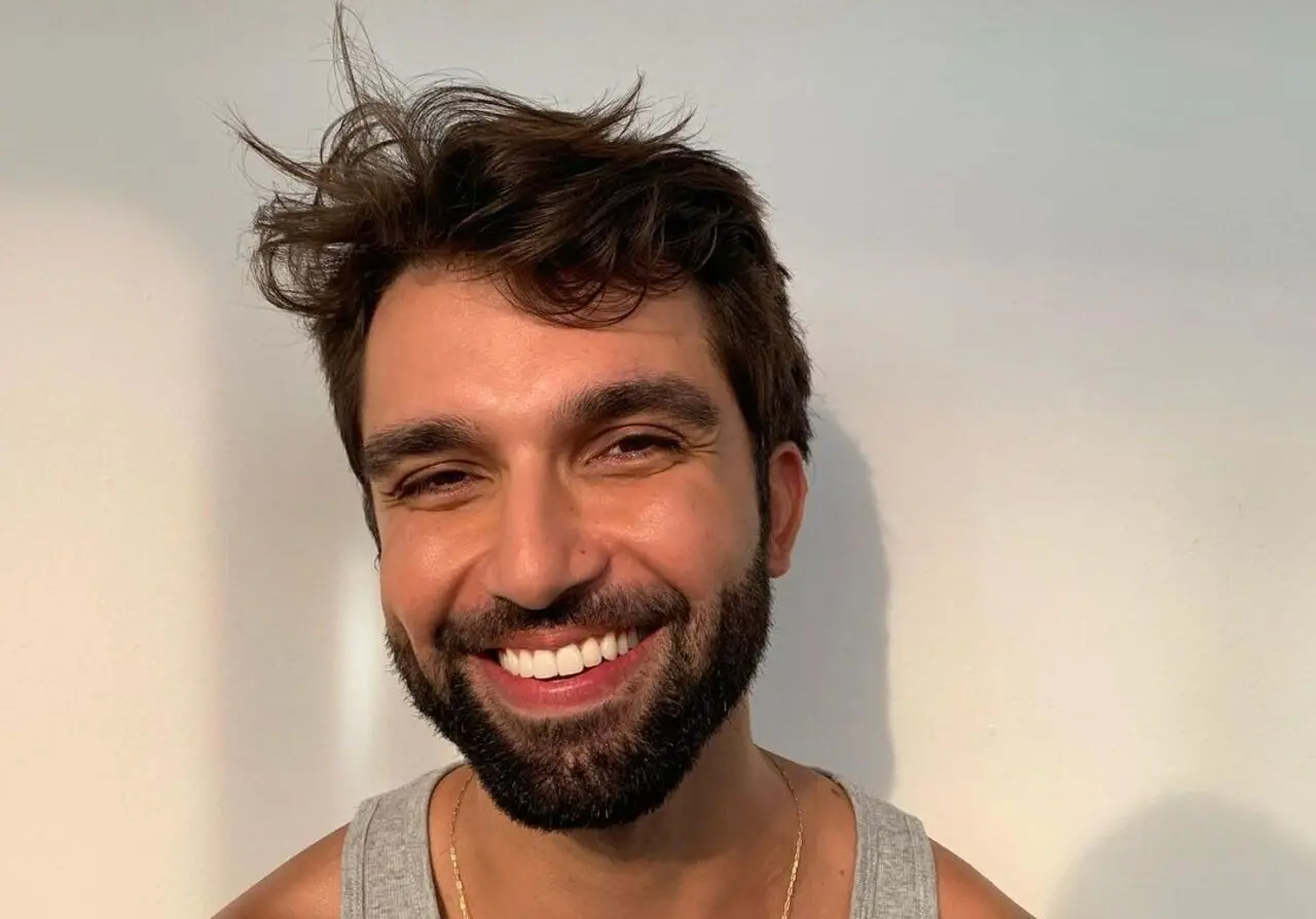 Imagem da notícia: Silva comenta rumor sobre affair com Thales Bretas: 'Adoro ele'