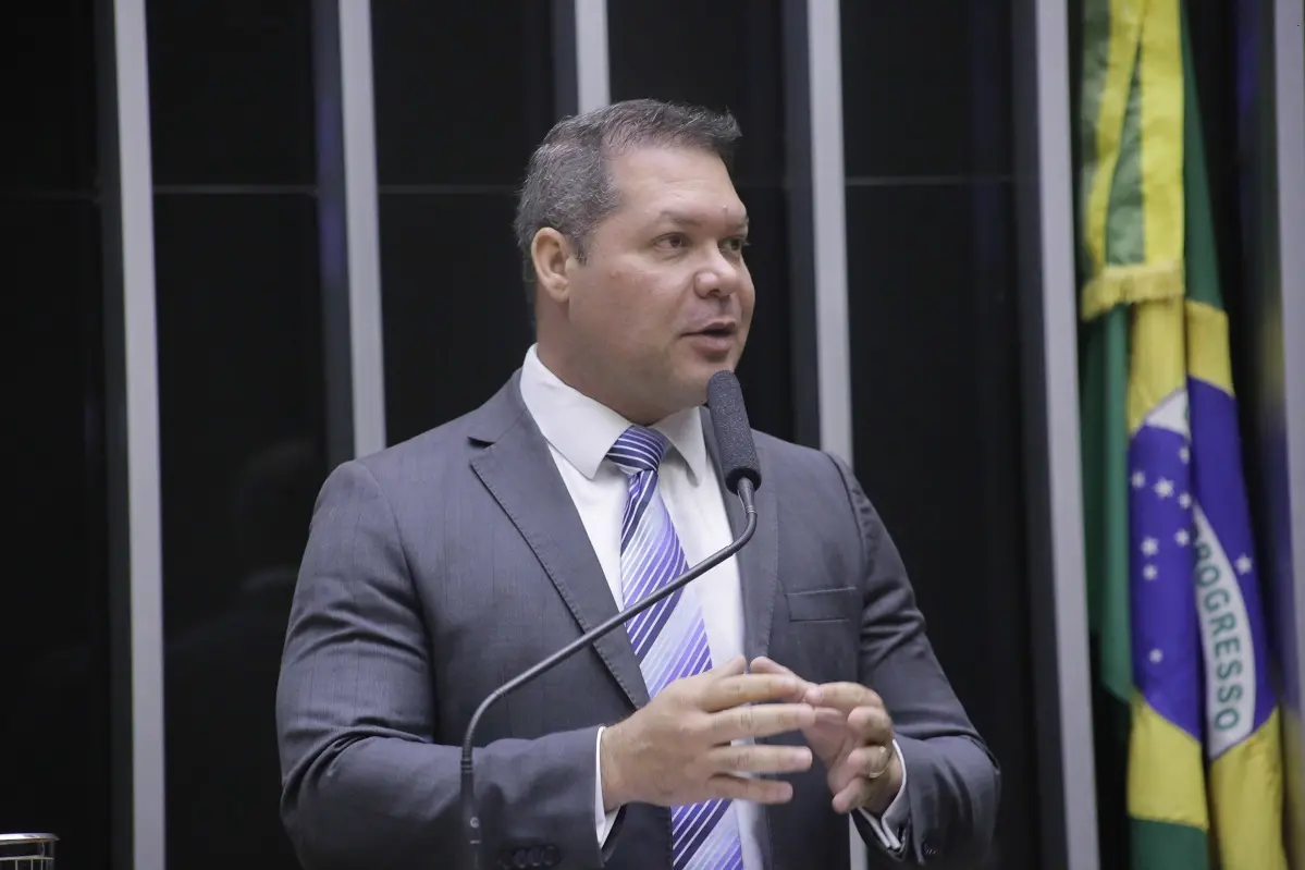 Imagem da notícia: Ação judicial tenta impedir aumento na conta de energia no Ceará