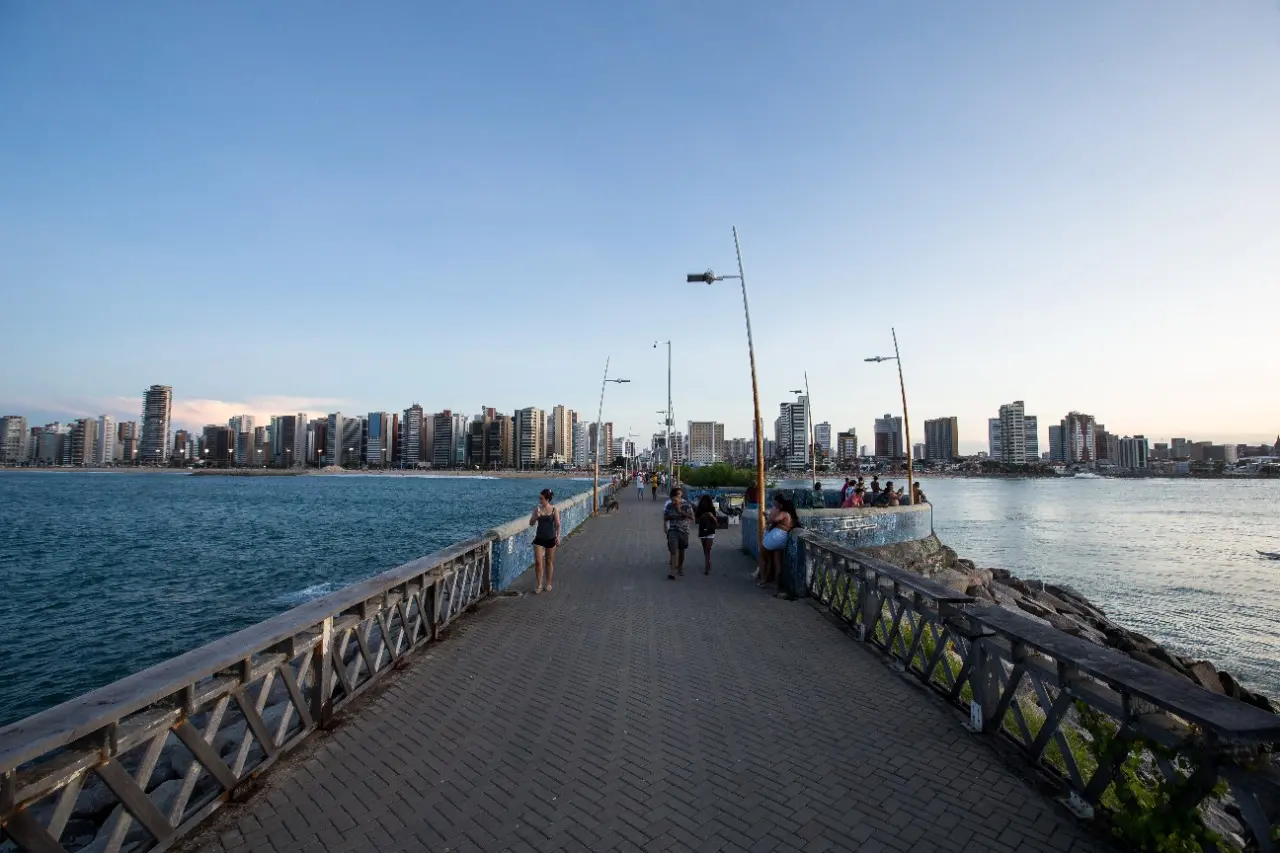 Imagem da notícia: Onde estão e qual a diferença entre os 17 espigões da orla de Fortaleza