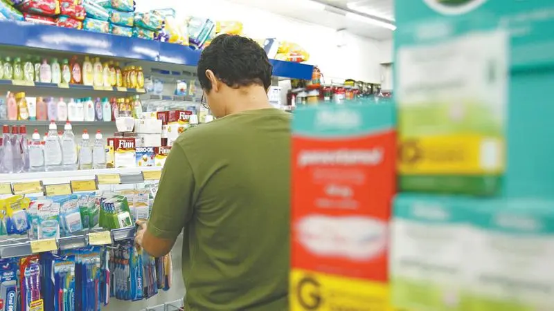 Imagem da notícia: Com alta procura e produção afetada, faltam medicamentos para síndromes gripais em farmácias do CE