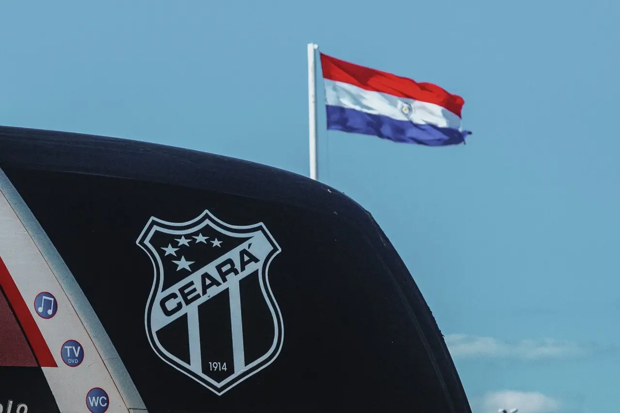 Imagem da notícia: Delegação do Ceará chega ao Paraguai para fazer seu 1º jogo da história no país