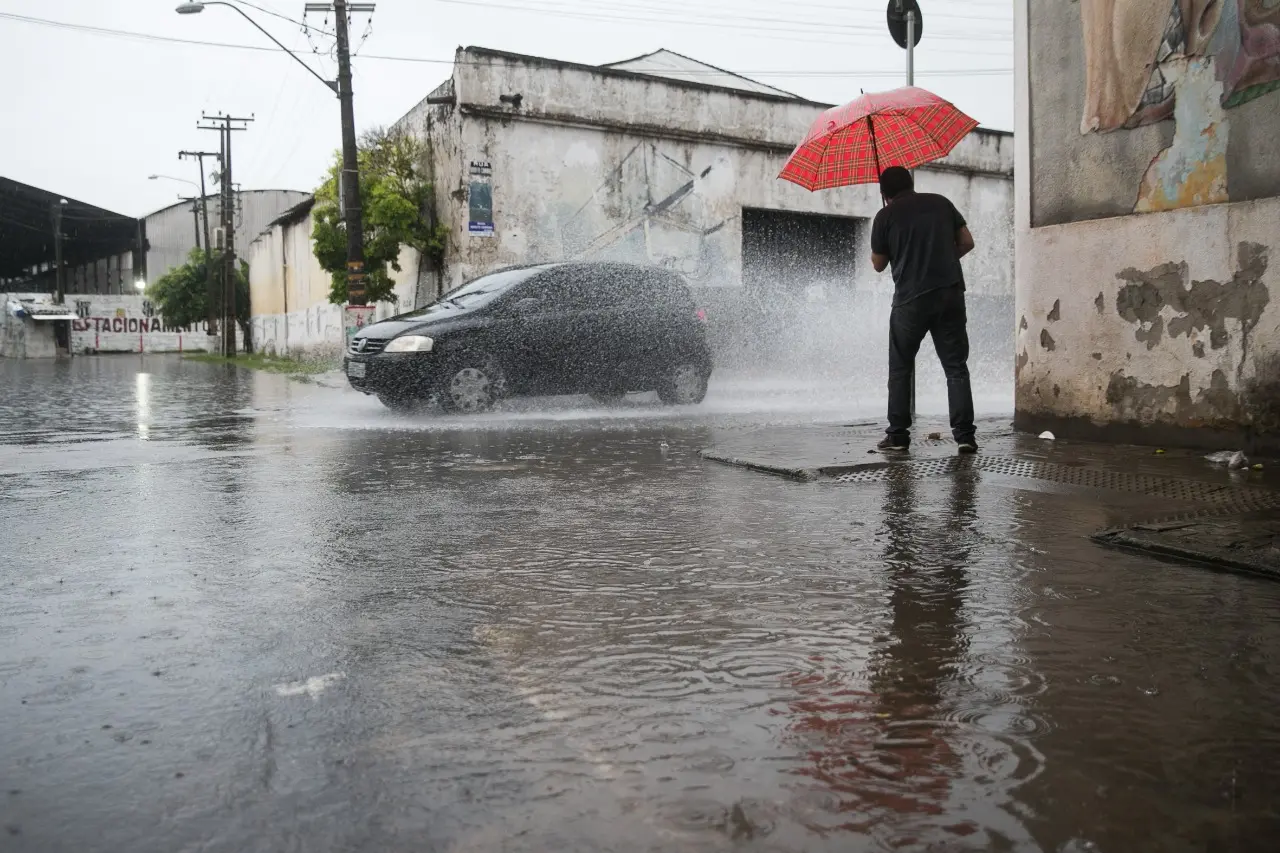 Imagem da notícia: Em quatro meses, Fortaleza já supera todo volume de chuva esperado para o ano 