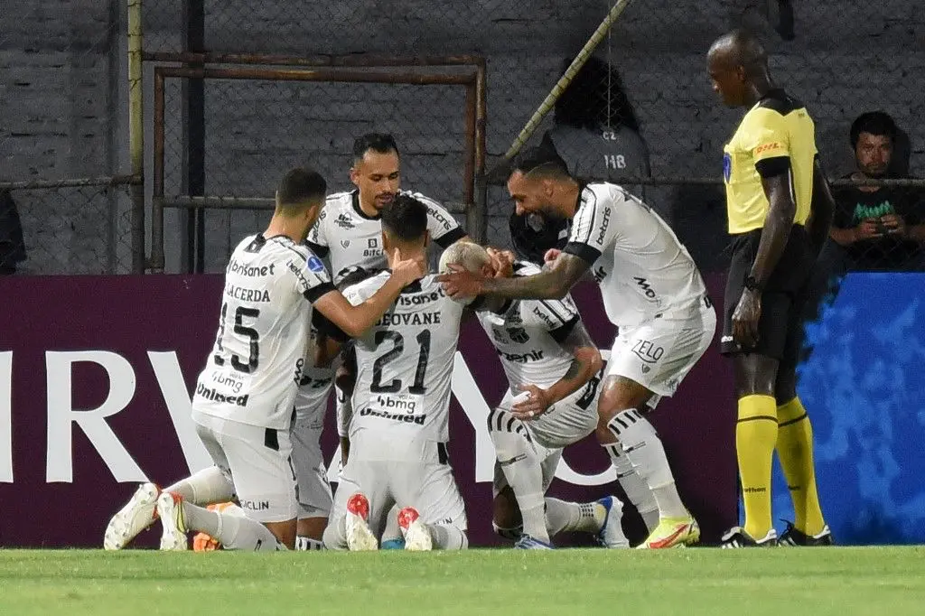 Imagem da notícia: Ceará vence General Caballero fora de casa e se mantém líder e 100% na Sul-Americana