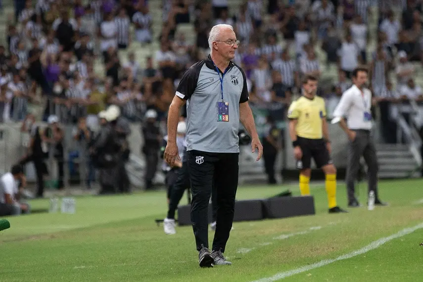 Imagem da notícia: Dorival Júnior comemora Ceará invicto na Sula e prega cautela: “nada está decidido”