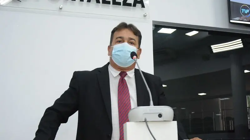 Imagem da notícia: Investigado por tentativa de feminicídio, Ronivaldo Maia volta à Câmara Municipal nesta quinta (28)