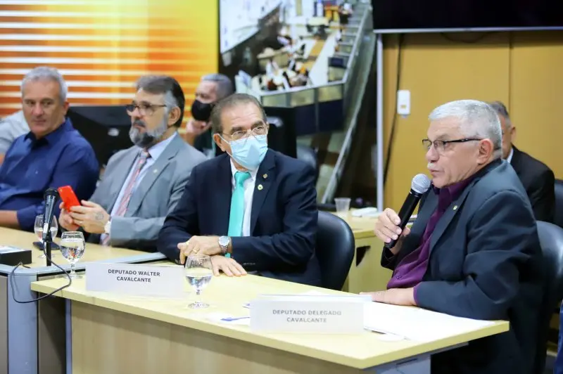 Imagem da notícia: Começa coleta de assinaturas para abrir CPI contra Enel na Assembleia Legislativa
