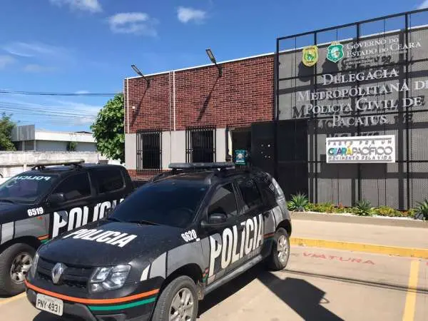 Imagem da notícia: Polícia investiga plano de estudante de 16 anos de incendiar escola em Pacajus