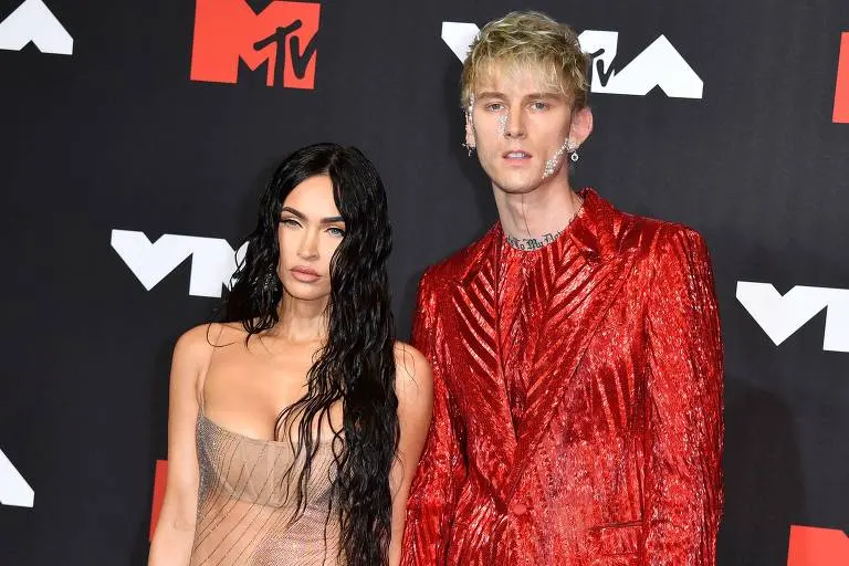 Imagem da notícia: Megan Fox bebe sangue do noivo Machine Gun Kelly; entenda