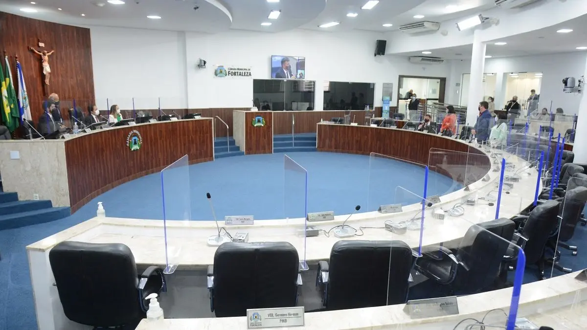 Imagem da notícia: Câmara de Fortaleza limita acesso de jornalistas ao plenário após discurso de Ronivaldo Maia