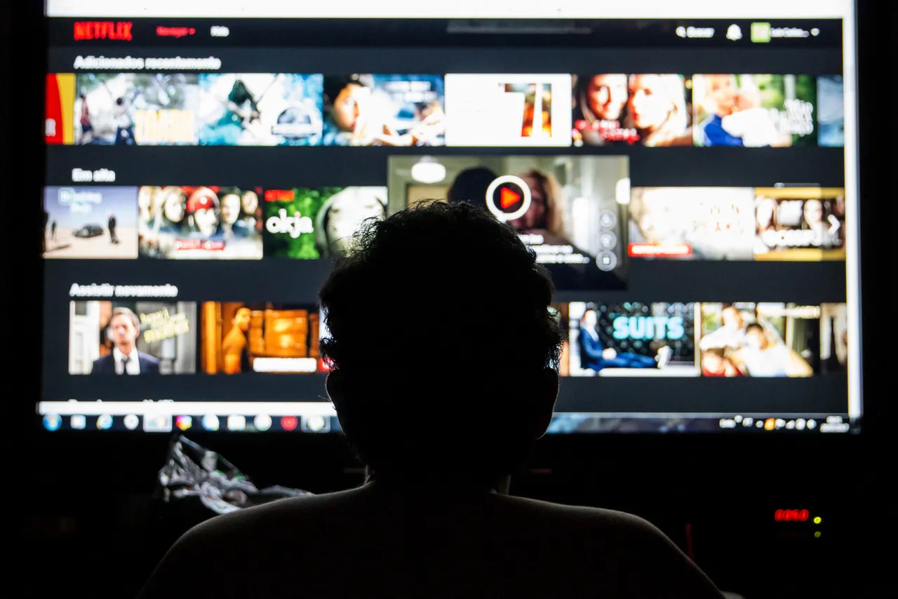 Adoção de televisão e celular como recursos de lazer aumentou na pandemia