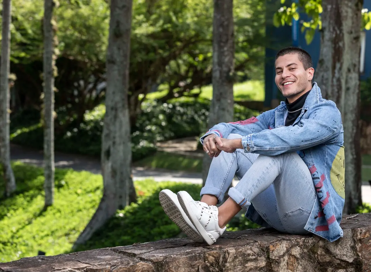 Imagem da notícia: Arthur Aguiar lança EP em maio e revela produção audiovisual com nomes do forró e sertanejo