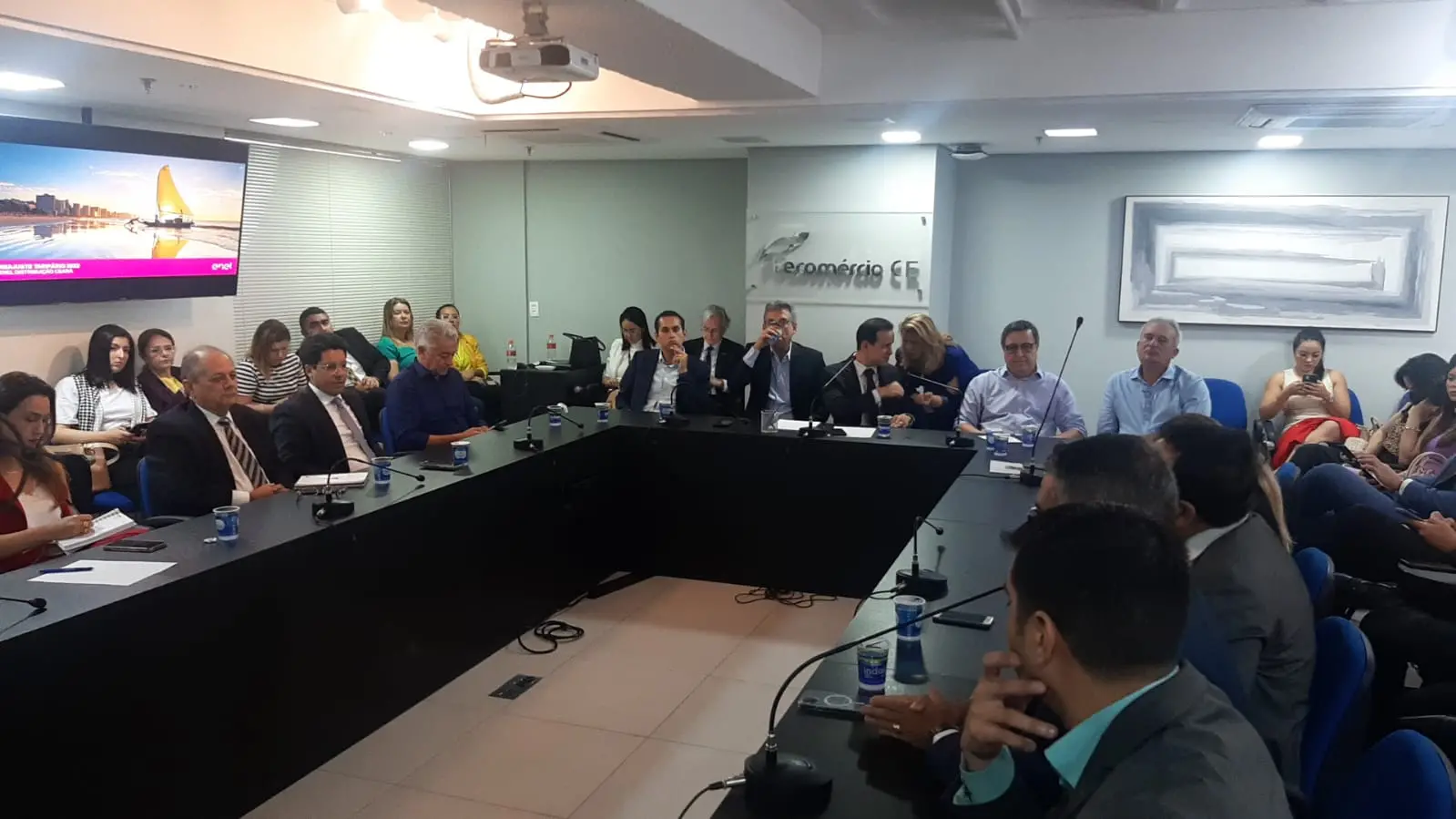 Imagem da notícia: Enel descarta revisão do reajuste na conta de energia, mas diz que decisão está nas mãos da Aneel 